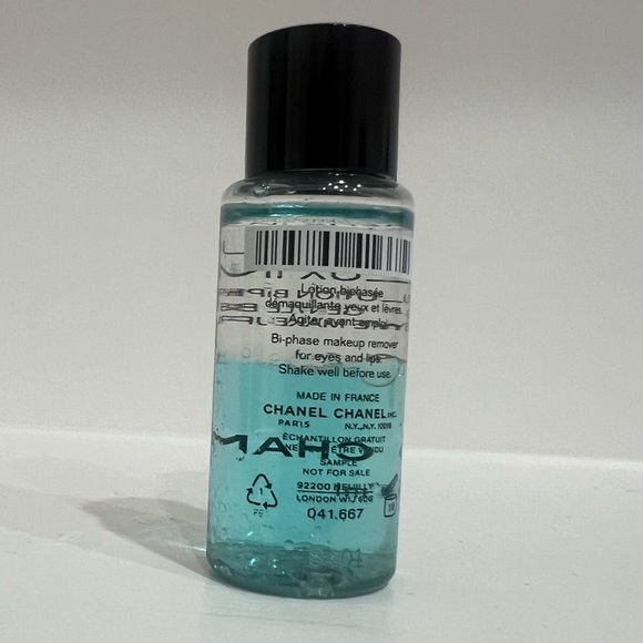 Chanel Demaquillant Yeux Intense
(Eye Makeup Remover) - Picture 15 of 16